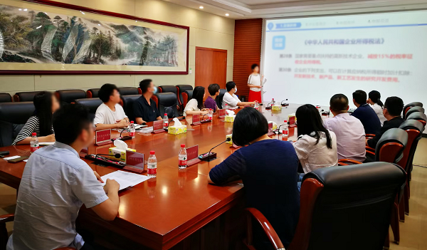 雅量智能电子桌牌，大力推动构建数字无纸化办公